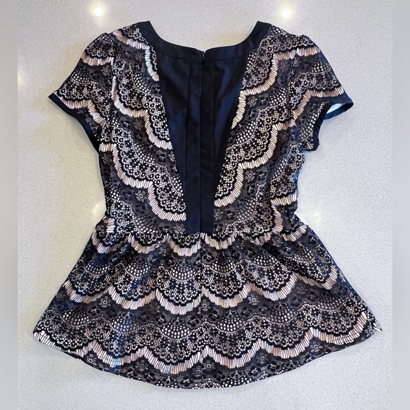 Skies Are Blue Black & Cream Lace Peplum Top Sz Small - Picture 10 of 13